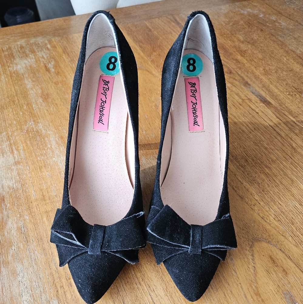 Suede Betsey Johnson bow heels